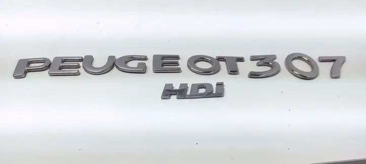 Peugeot 307 CC (2001 - 2005) Эмблема производителя — фото 1
