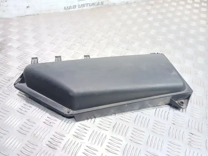 BMW 5 E60 E61 (2004 - 2010) 6913503 Крышка микрофильтра воздуха — фото 1