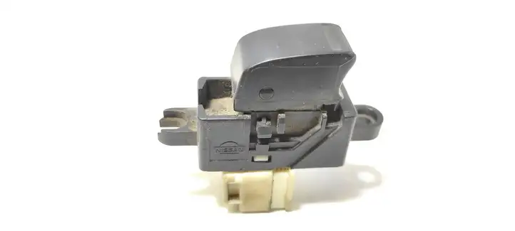 Nissan Almera Tino (2000 - 2003) Блок кнопок стеклоподъемников — фото 2
