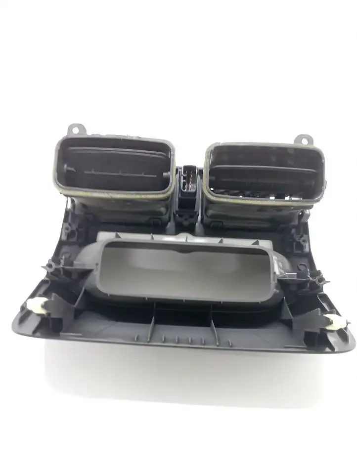 Toyota Avensis T220 (2000 - 2003) 8581 Центральный воздушный дефлектор — фото 3