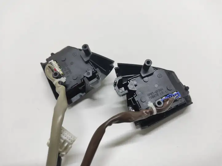 Mazda 6 (2009 - 2012) 75B979 Кнопки на рулевом колесе — фото 2