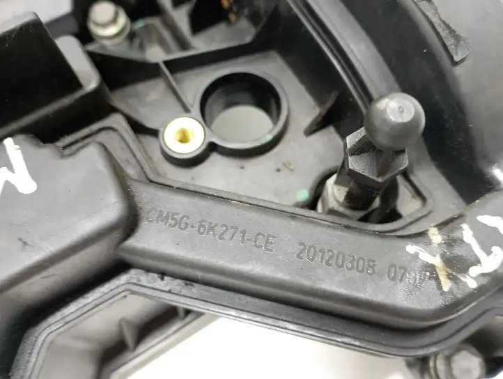 Ford Focus (2011 - 2015) CM5G6K271CE Крышка головки блока цилиндров — фото 4