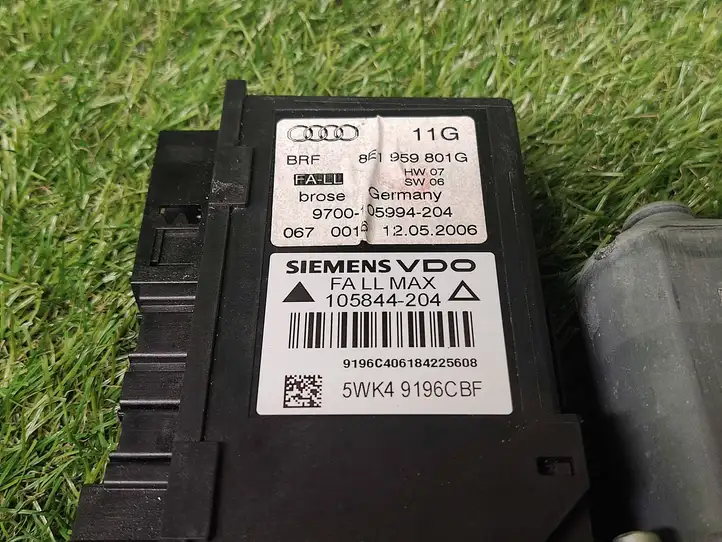 Audi A4 S4 B7 8E 8H (2004 - 2009) 8E0959801G Механический стеклоподъемник передней двери — фото 3