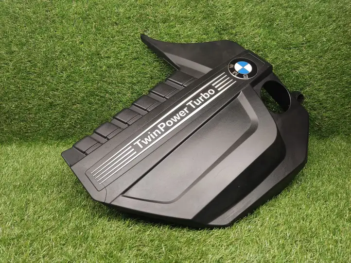BMW 5 F10 F11 (2009 - 2016) 7607447 Крышка двигателя декоративная — фото 1