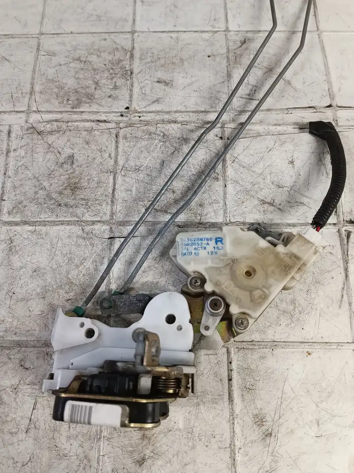 Nissan Almera (2000 - 2006) 82552BM760 Замок задней двери — фото 4