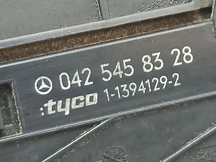 Mercedes-Benz CLK A209,C209 (2002 - 2009) 0425458328 Разъем модуля ABS — фото 2