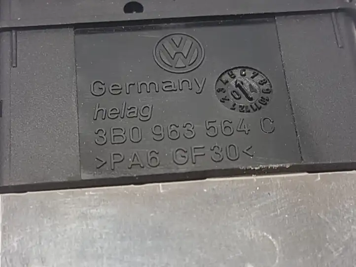 Volkswagen PASSAT B5.5 (2001 - 2005) 3B0963564C Включатель обогрева — фото 4