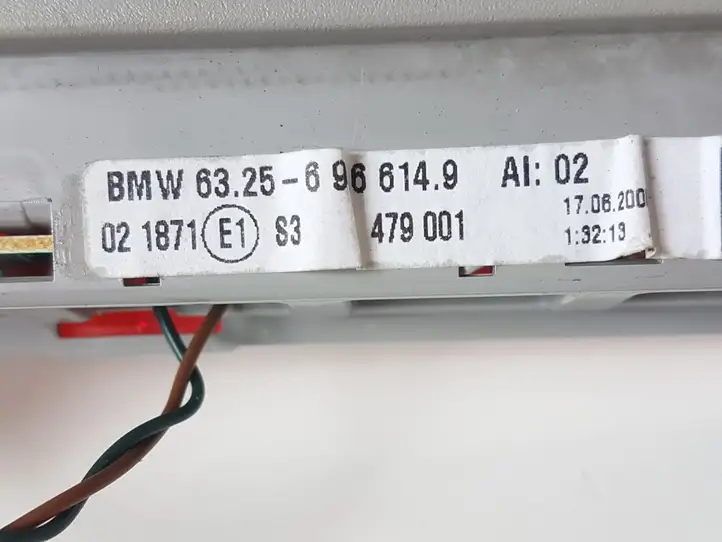 BMW 3 E90 E91 (2005 - 2012) 696614 Дополнительный стоп фонарь — фото 2