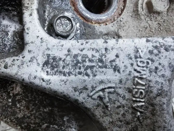Tesla Model 3 (2017 - 2023) 1044416-00-F Ступица колеса — фото 4