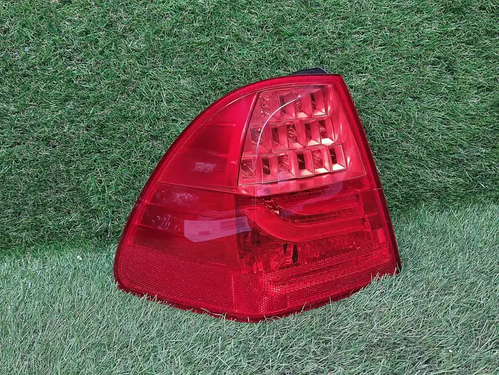 BMW 3 E90 E91 (2005 - 2012) 4871737 Задний фонарь в кузове — фото 1