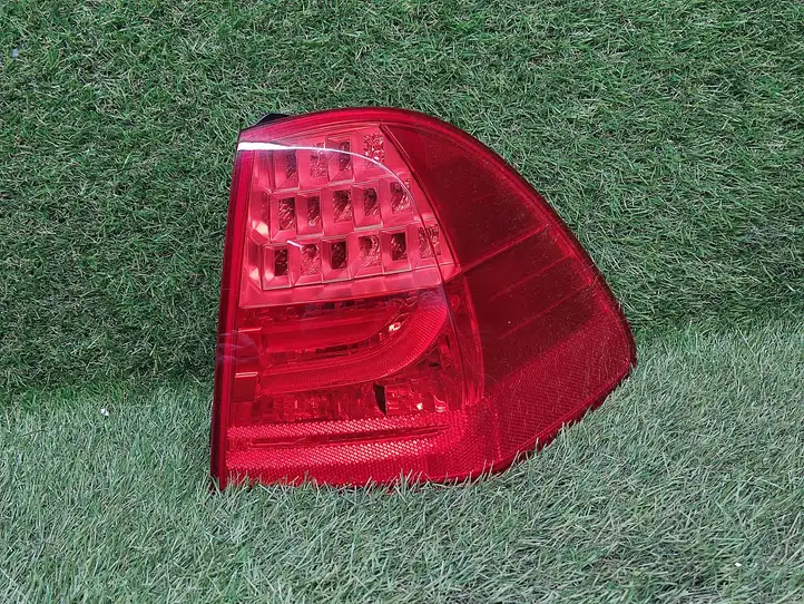 BMW 3 E90 E91 (2005 - 2012) 4871738 Задний фонарь в кузове — фото 1