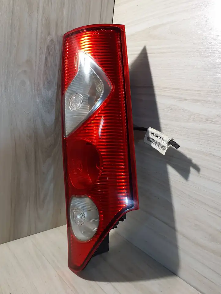 Renault Kangoo II (2008 - 2014) 8200419945 Задний фонарь в кузове — фото 2