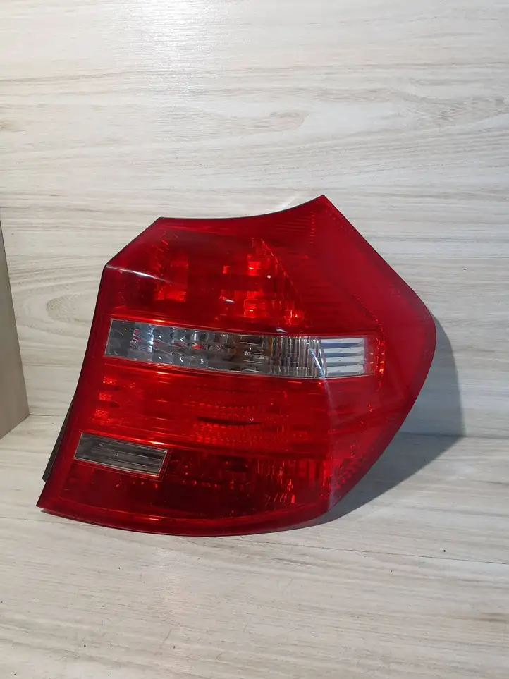 BMW 1 E81 E87 (2004 - 2011) 7164356 Задний фонарь в кузове — фото 1