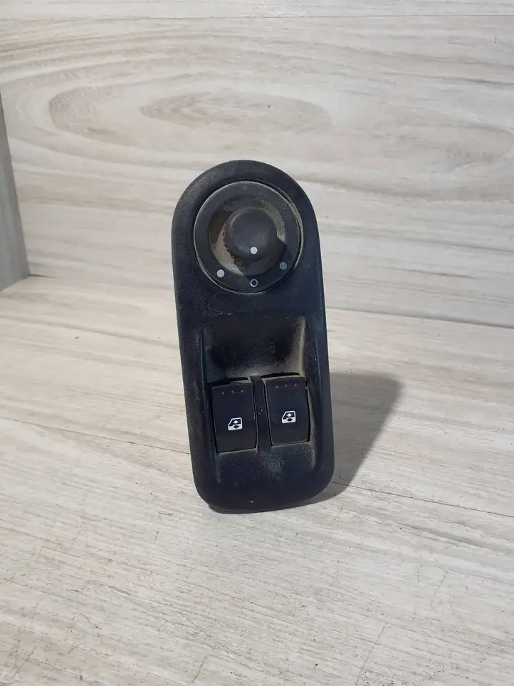 Opel Movano A (1998 - 2010) 8200206602 Кнопка стеклоподъемников — фото 1