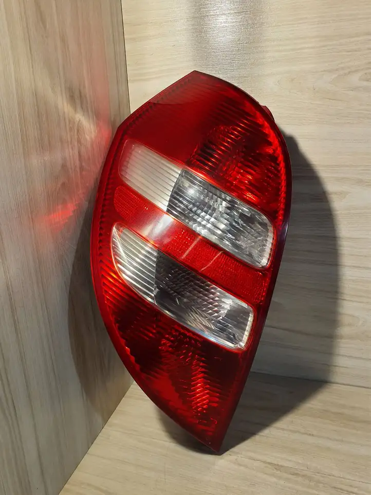 Mercedes-Benz A W169 (2004 - 2012) A1698200364L Задний фонарь в кузове — фото 1