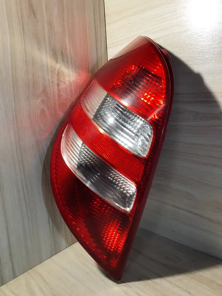 Mercedes-Benz A W169 (2004 - 2012) A1698200364L Задний фонарь в кузове — фото 2