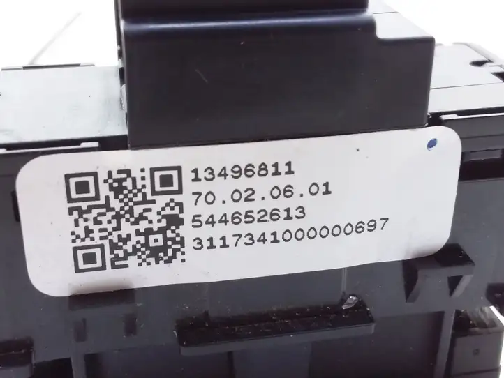 Opel Crossland X (2017 - 2020) 13496811 Кнопка фаркопа в багажнике — фото 3