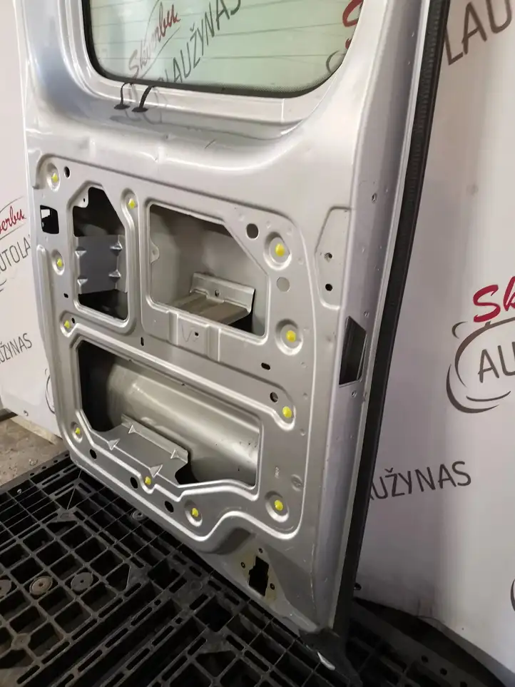 Renault Trafic III (X82) (2014 - ) Багажная дверь — фото 16