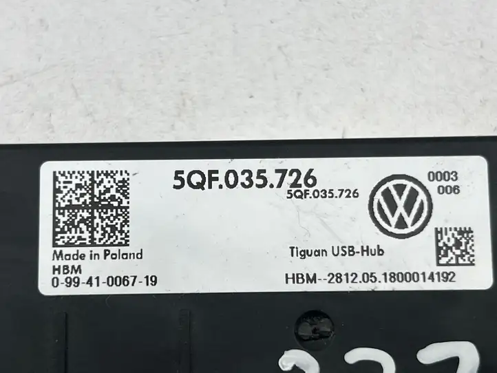 Volkswagen PASSAT B8 (2015 - ) 5QF035726 USB разъем — фото 7