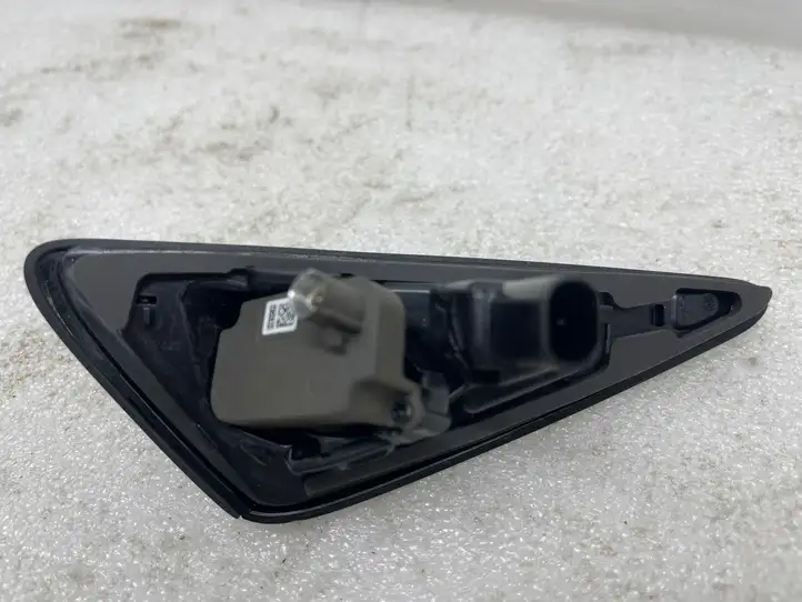 Tesla Model 3 (2017 - 2023) 182073500D Боковая камера в крыле — фото 3