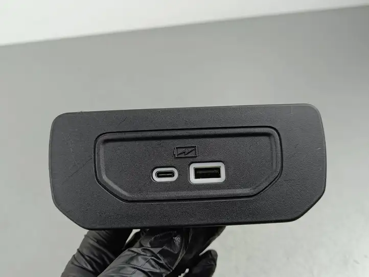 Jeep Grand Cherokee WL (2021 - ) 102791023DB USB модуль — фото 1