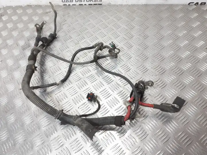 Opel Corsa D (2006 - 2010) Плюсовой провод аккумулятора — фото 1