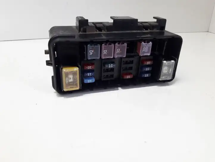 Nissan Almera Tino (2000 - 2003) Блок предохранителей — фото 1