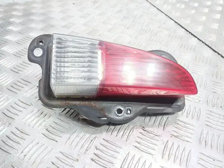 Hyundai Elantra (2000 - 2003) 924022D Задний фонарь в крышке багажника — фото 1