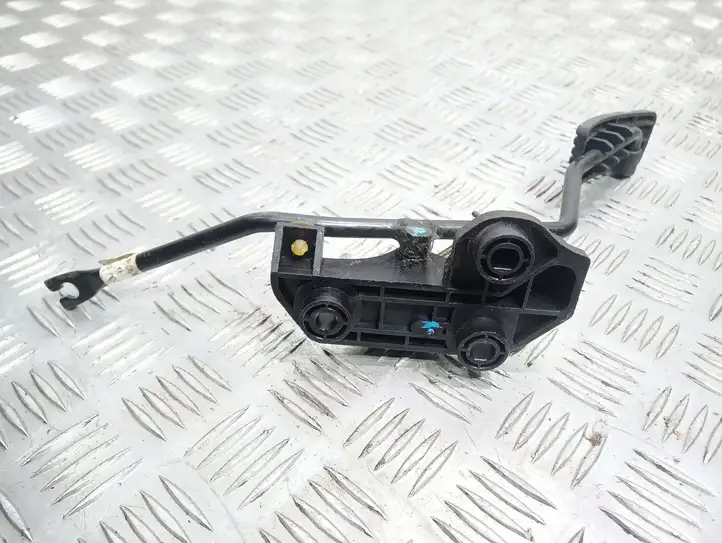 Hyundai i20 (PB PBT) (2008 - 2012) Педаль акселератора — фото 3