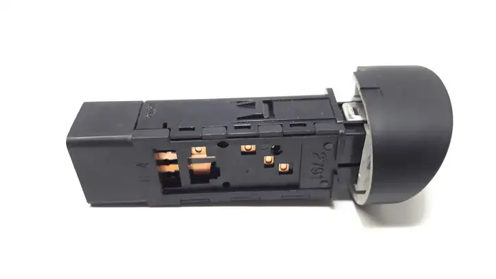 Hyundai i20 (PB PBT) (2008 - 2012) 202002962 Другие включатели / ручки/ переключатели — фото 4