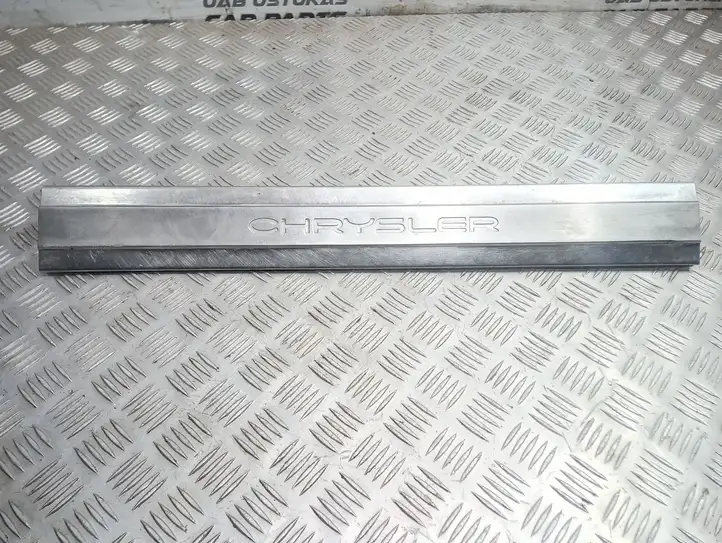 Chrysler Voyager (1996 - 2001) 04754899AB Внутренняя отделка переднего порога — фото 1