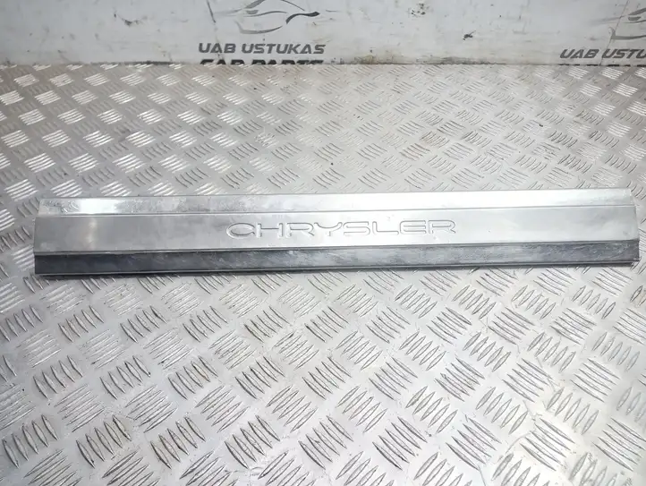 Chrysler Voyager (1996 - 2001) 04754898 Внутренняя отделка переднего порога — фото 1