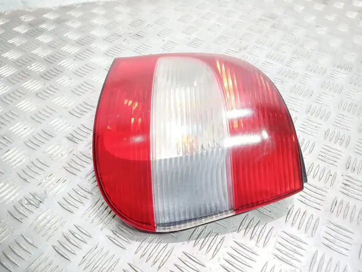 Renault Scenic I (1996 - 2003) 7700428055 Задний фонарь в кузове — фото 1