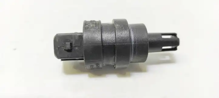 Volkswagen Golf IV (1998 - 2005) 028906081 Датчик температуры впускного воздуха — фото 4