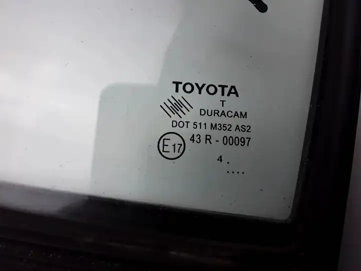 Toyota Yaris (2009 - 2012) E1743R00097 Треугольное стекло кузова — фото 3