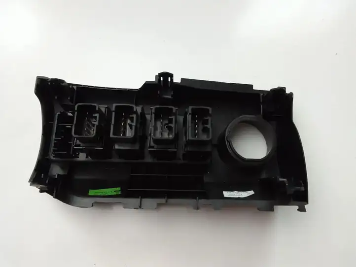 Suzuki Vitara (2014 - 2018) 7383254P205PK Кнопка парктроника — фото 3