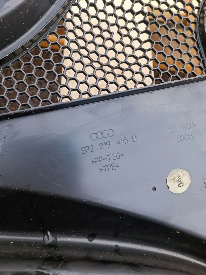 Audi A3/S3 8P (2003 - 2005) 8P2819415 Жабо стеклоочистителей — фото 2