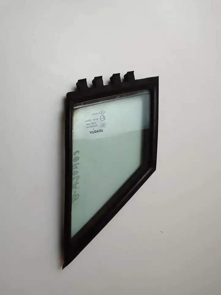 Toyota Corolla Verso AR10 (2004 - 2009) 681250F010 Форточка двери — фото 1