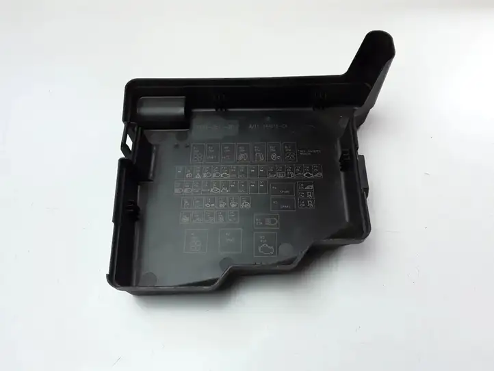 Ford B-MAX (2012 - 2018) AV1T14A075CA Крышка ящика предохранителей — фото 2