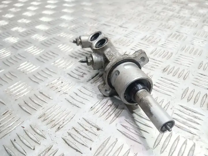 Ford Mondeo Mk III (2000 - 2007) 22407779 Главный тормозной цилиндр — фото 2