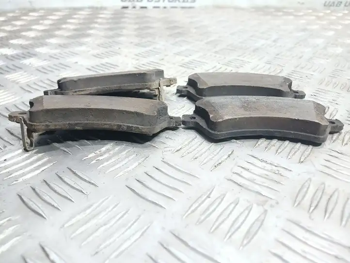 Toyota Corolla E120 E130 (2000 - 2004) Передние тормозные колодки — фото 2