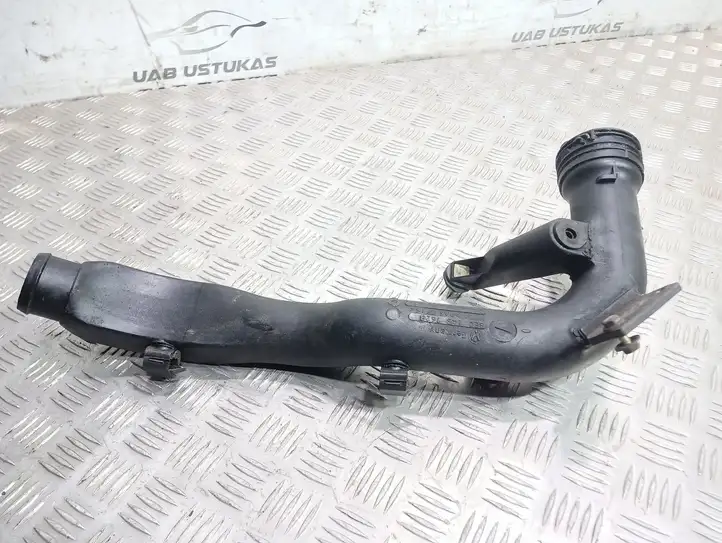 Volkswagen PASSAT B5.5 (2001 - 2005) 8E0145762B Трубки интеркулера / Шланги интеркулера — фото 3