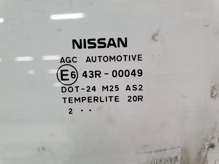 Nissan Qashqai (2010 - 2013) Стекло передней двери — фото 2
