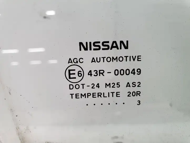 Nissan Qashqai (2010 - 2013) Стекло передней двери — фото 2