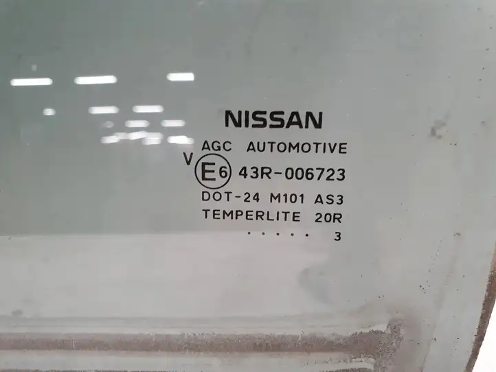 Nissan Qashqai (2010 - 2013) Стекло задней двери — фото 2