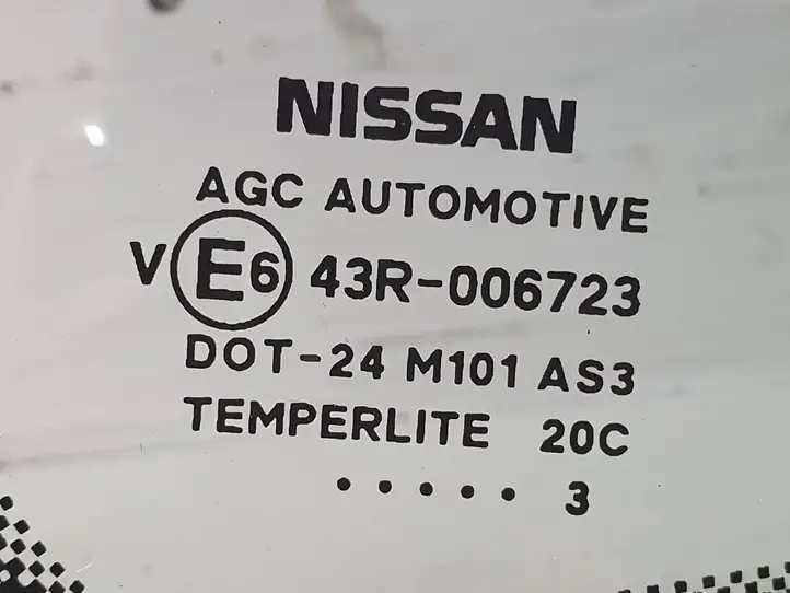 Nissan Qashqai (2010 - 2013) Заднее боковое стекло — фото 2