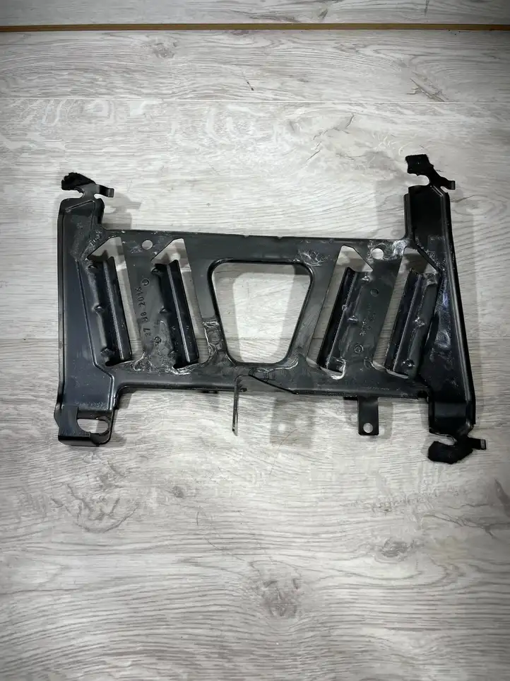 BMW 3 F30 F35 F31 (2012 - 2018) 9235506 Кронштейн усилителя звука — фото 1