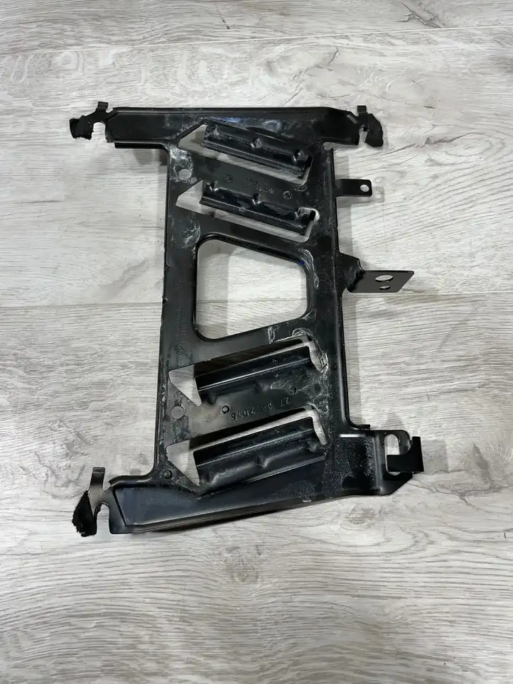 BMW 3 F30 F35 F31 (2012 - 2018) 9235506 Кронштейн усилителя звука — фото 2