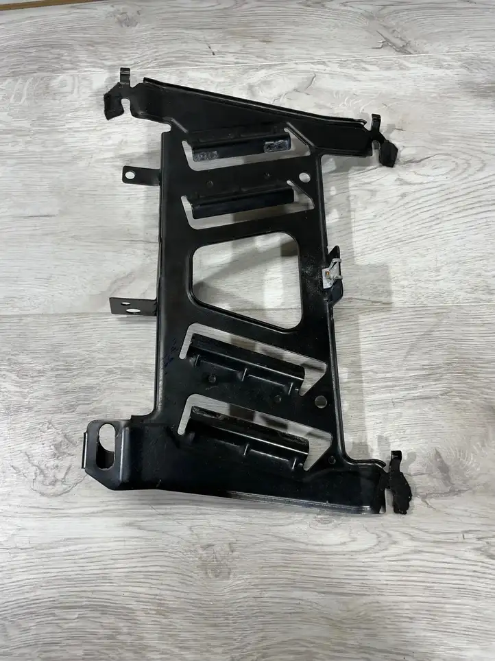 BMW 3 F30 F35 F31 (2012 - 2018) 9235506 Кронштейн усилителя звука — фото 3