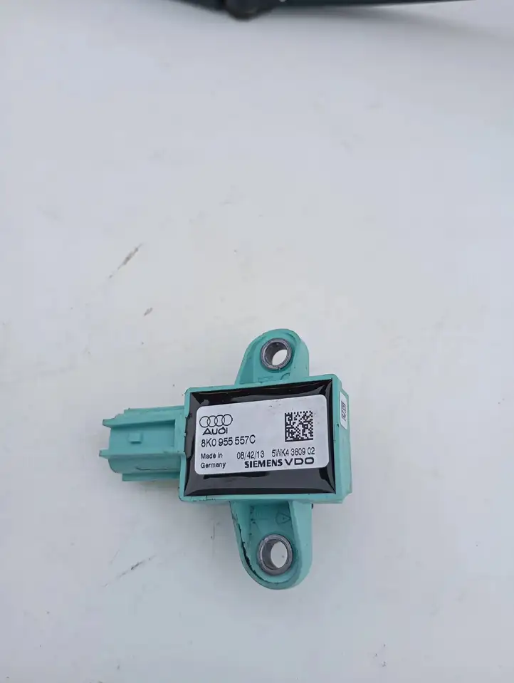 Audi A4 S4 B8 8K (2007 - 2011) 8K0955557C Датчик удара SRS — фото 1